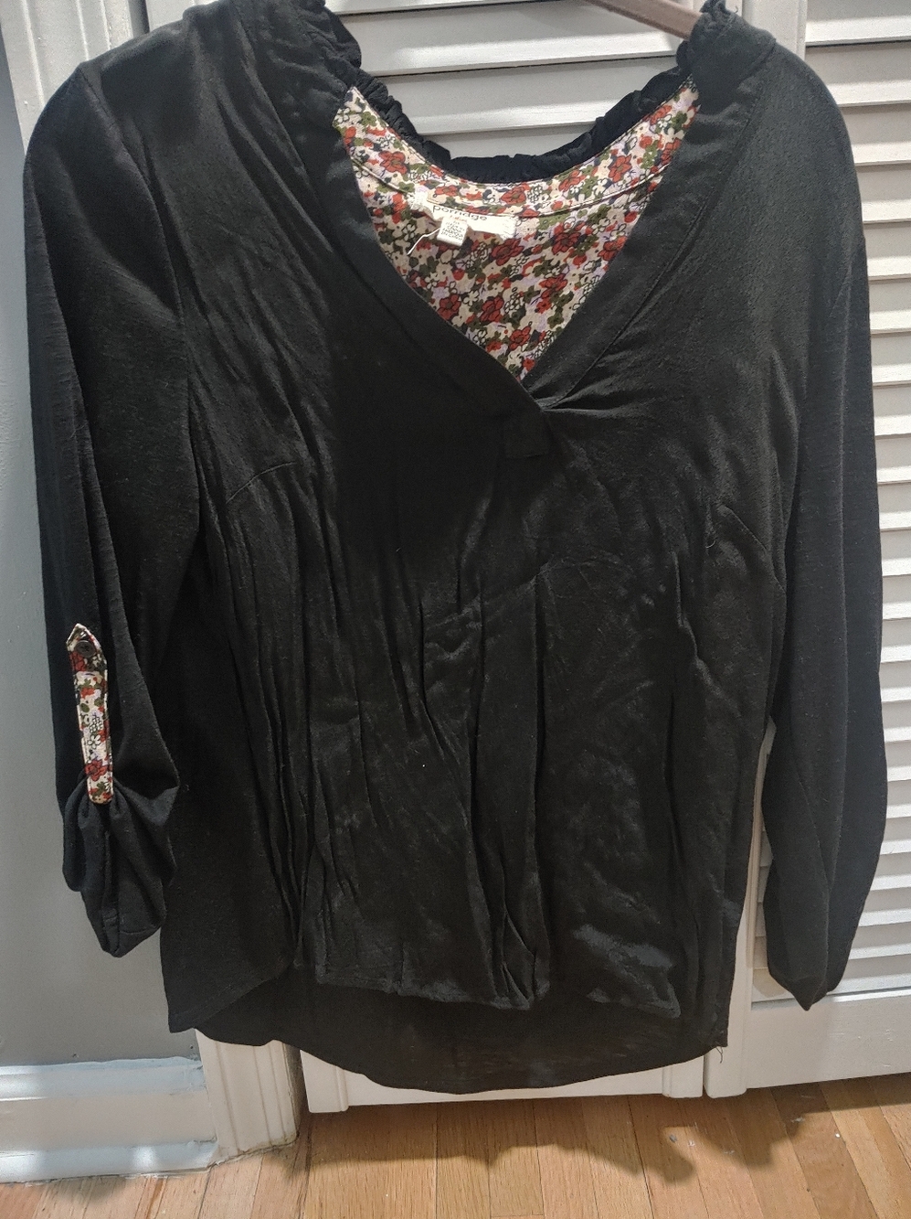 Anthropologie Porridge Black Floral-Trim Women's V-Neck Top / Size Medium